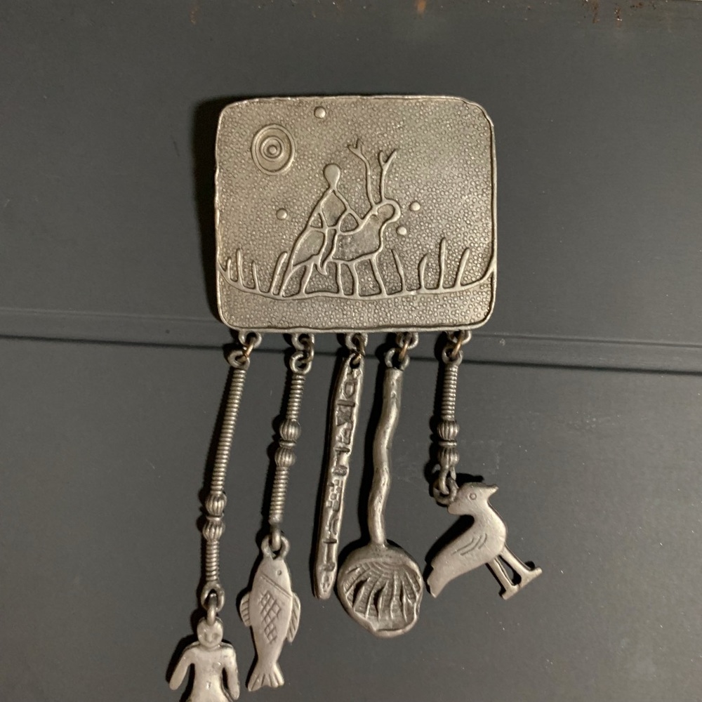 Fun vintage brooch with findings